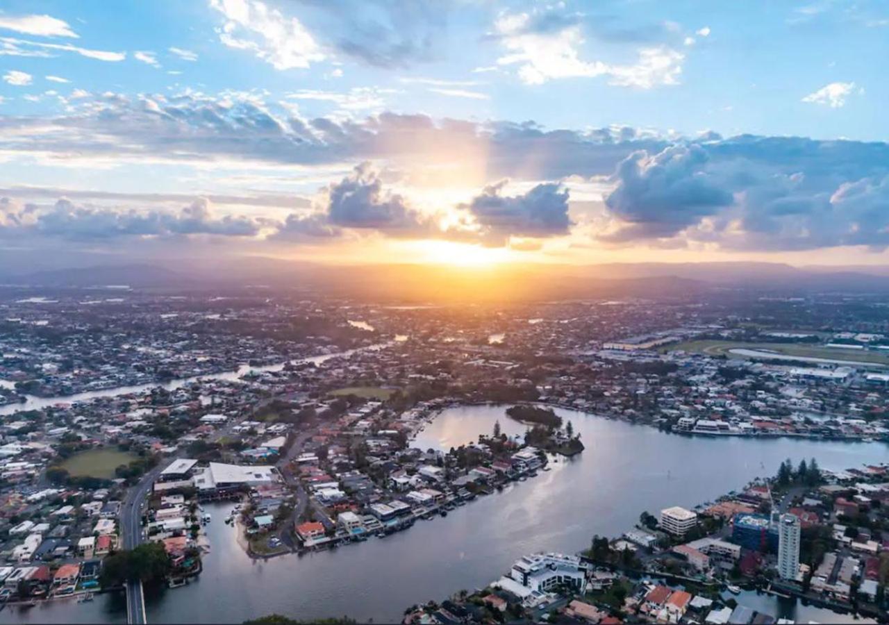 Sofitel Gold Coast Broadbeach Eksteriør billede Aerial view of the Brisbane River