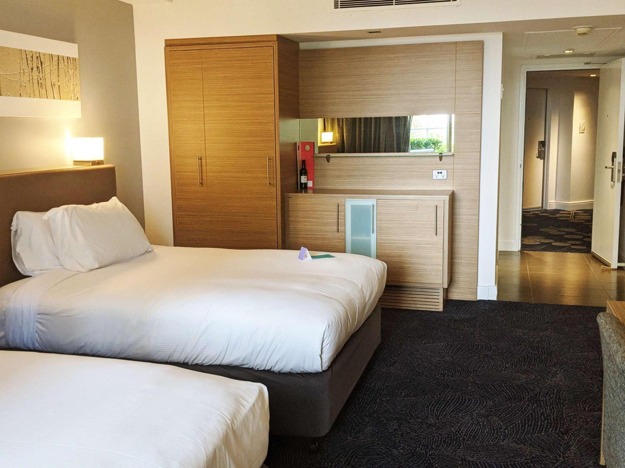 Sofitel Gold Coast Broadbeach Eksteriør billede A room at the hotel