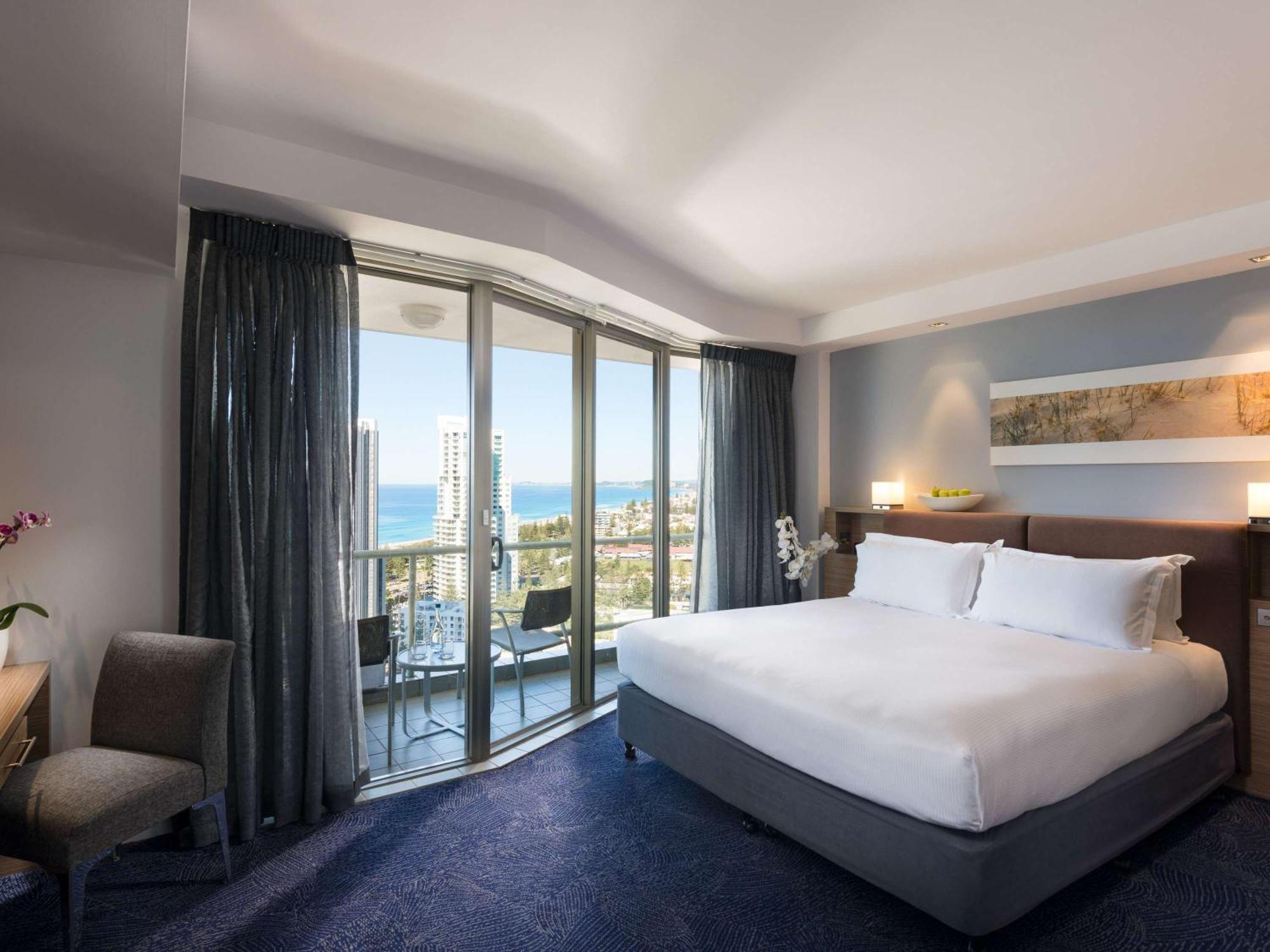 Sofitel Gold Coast Broadbeach Eksteriør billede A room at the Crowne Plaza Hotel, Terrigal