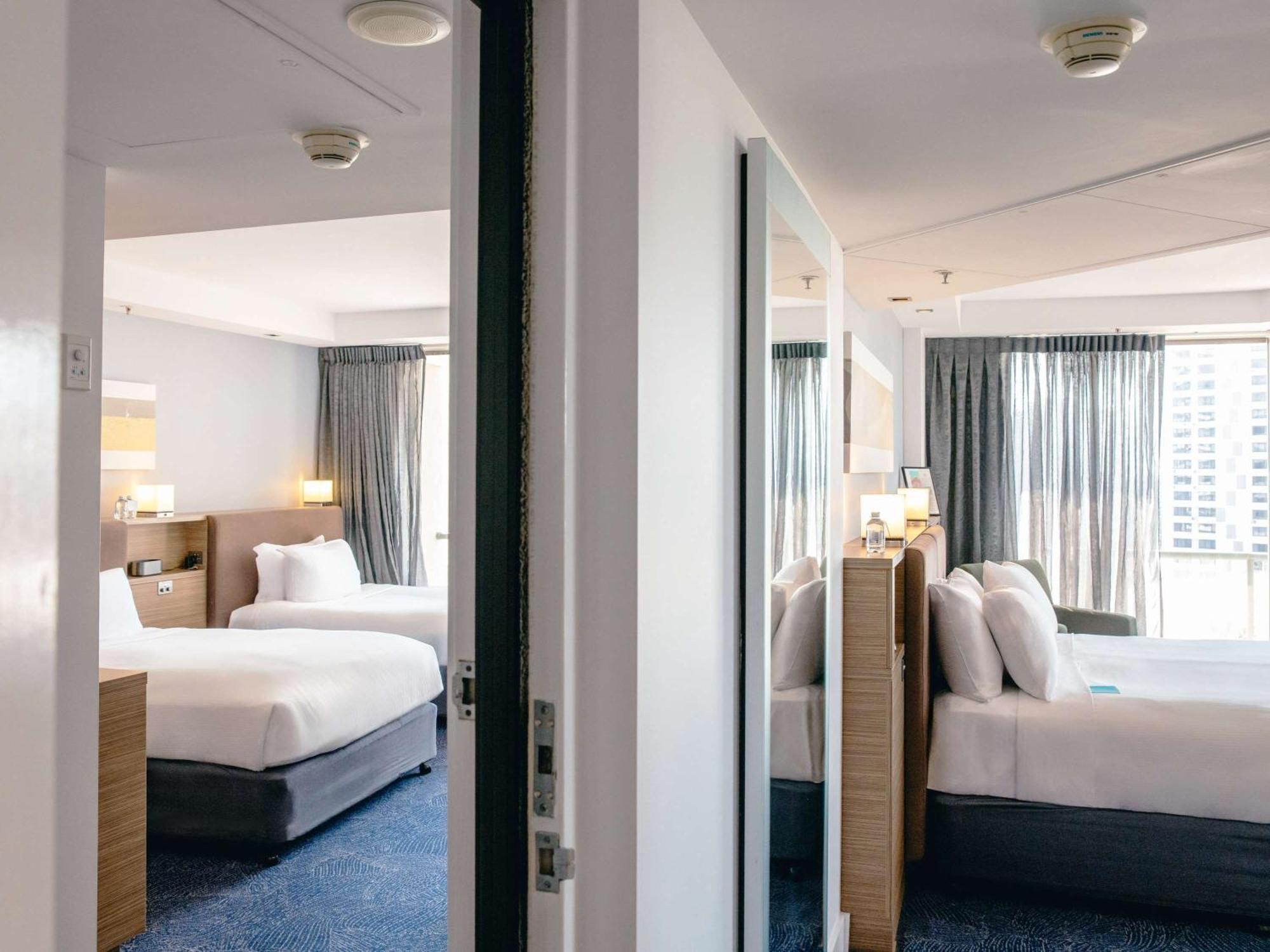 Sofitel Gold Coast Broadbeach Eksteriør billede A room at the hotel