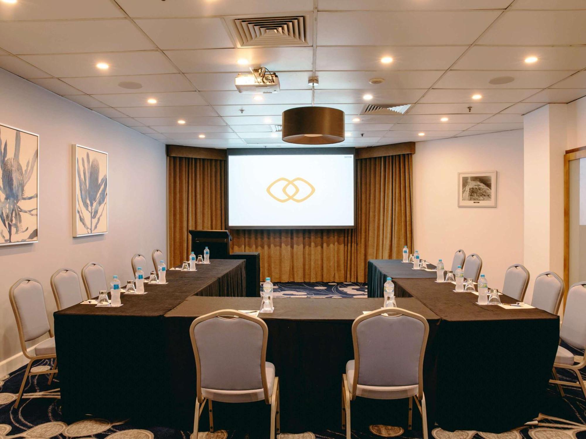 Sofitel Gold Coast Broadbeach Eksteriør billede The meeting room at the hotel