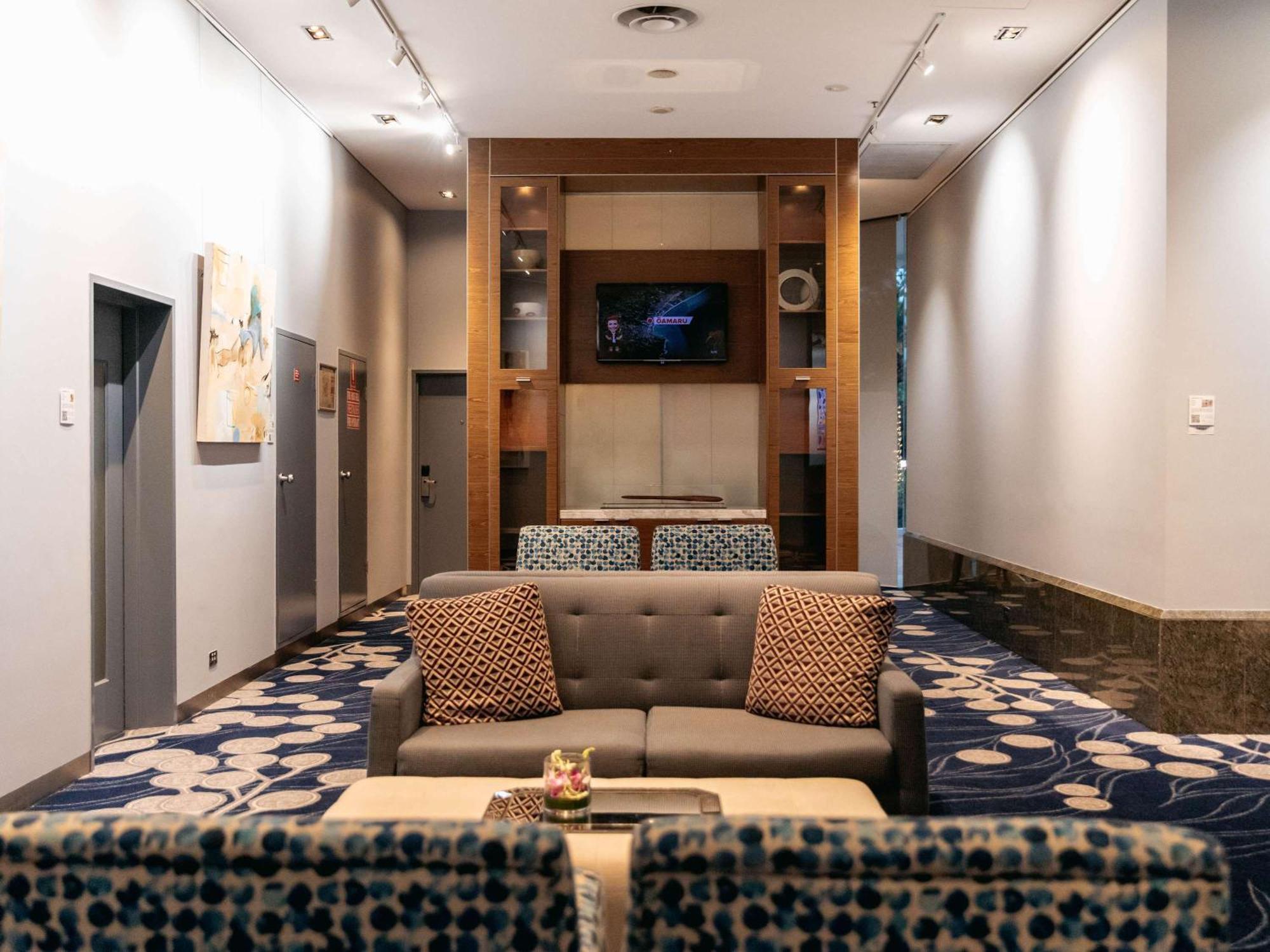 Sofitel Gold Coast Broadbeach Eksteriør billede The lounge at the airport