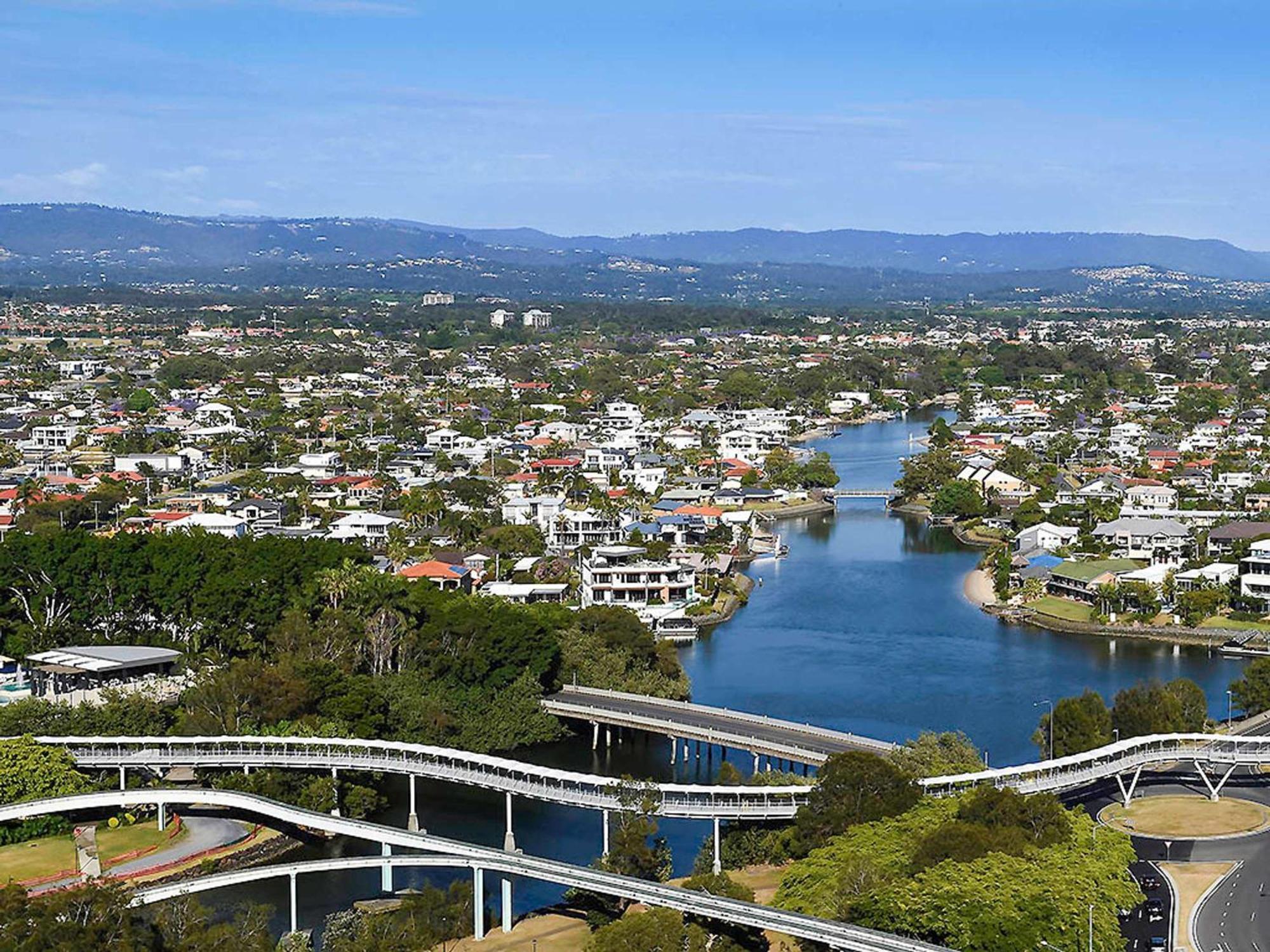 Sofitel Gold Coast Broadbeach Eksteriør billede Aerial view of Runaway Bay, 2015