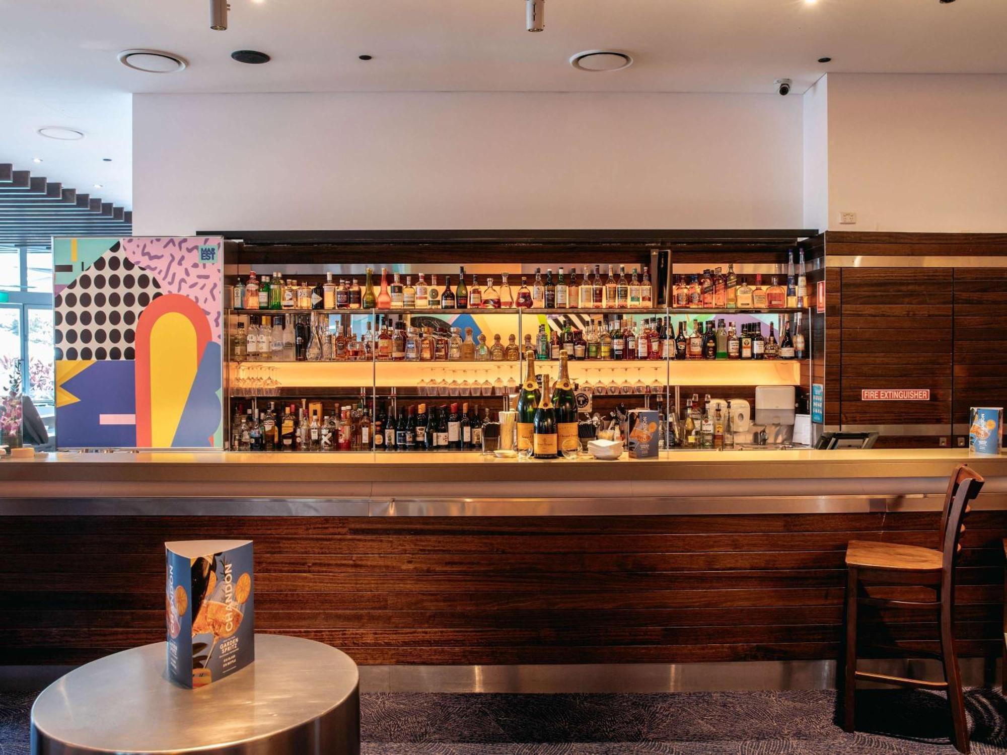 Sofitel Gold Coast Broadbeach Eksteriør billede The bar at the National Theatre